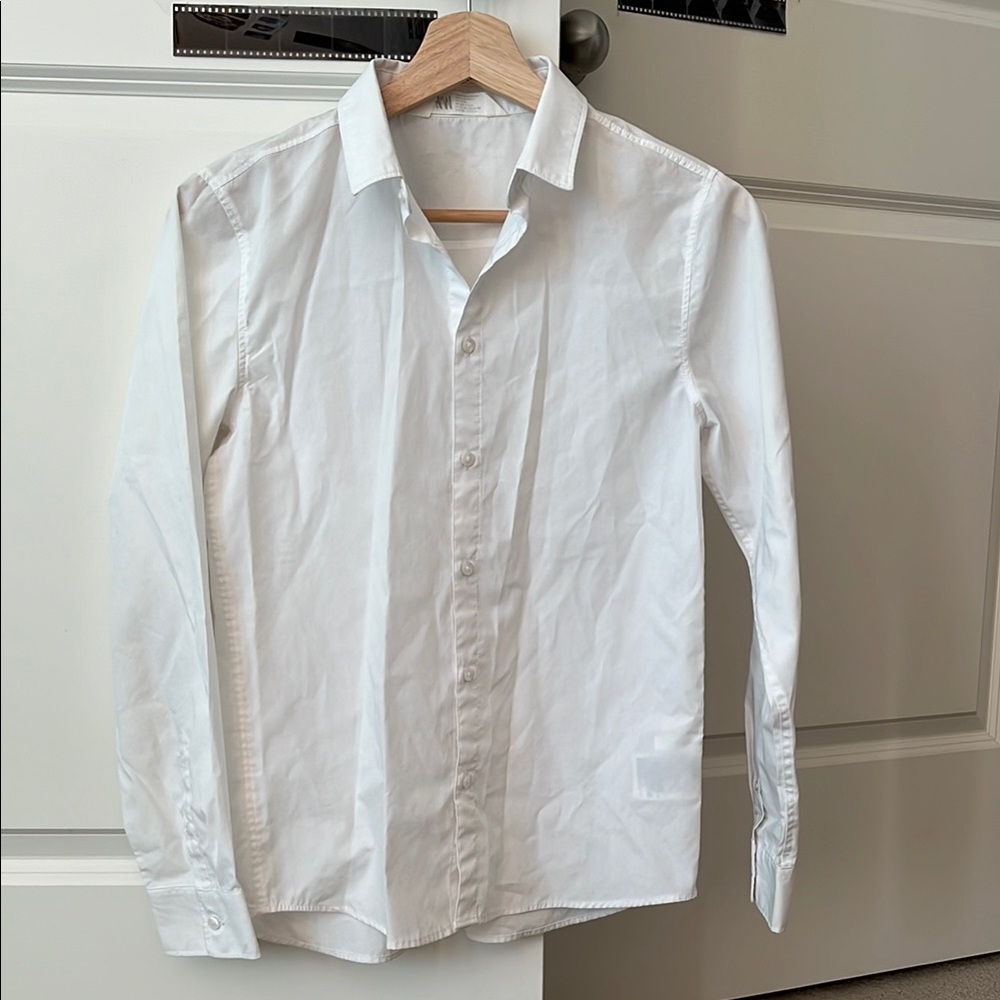 Classic White Dress Shirt with Minimalist Design - Picture 1 of 7